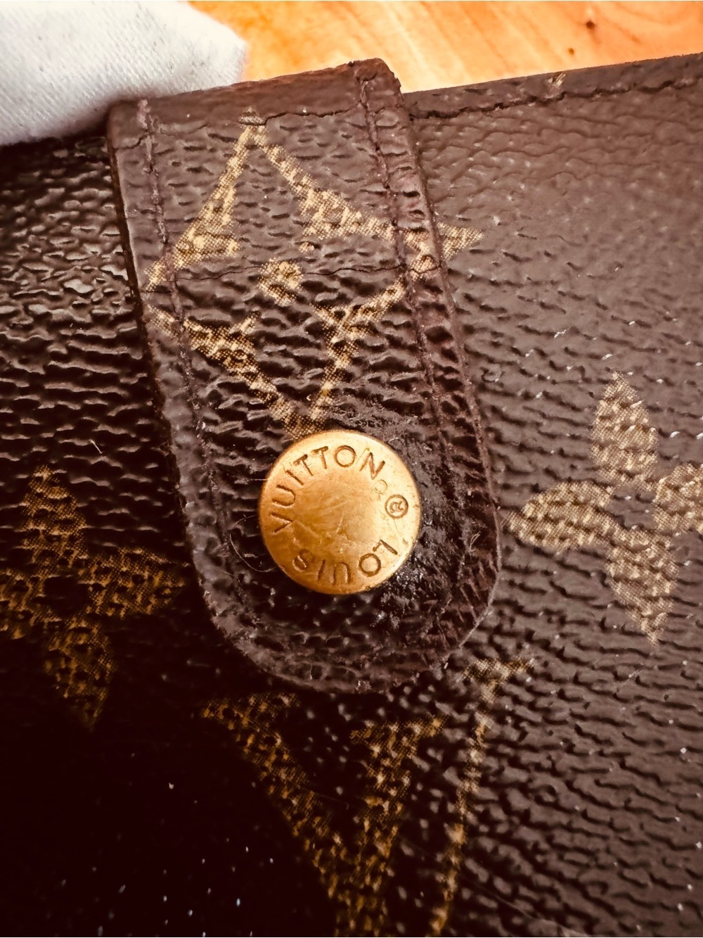 Just in 🔥Vuitton French purse, compact, wallet, kiss, lock, monogram, canvas - Picture 6 of 16